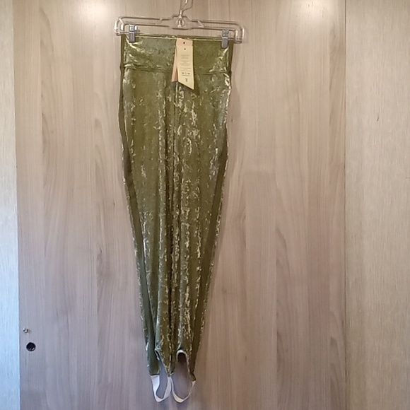 NWT We Are HAH Velvet stirrup pants - Picture 4 of 7